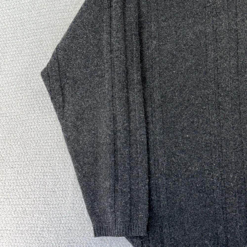 Vintage Woolrich Sweater Mens Large Charcoal Gray 100% Lambswool V-Neck Pullover
